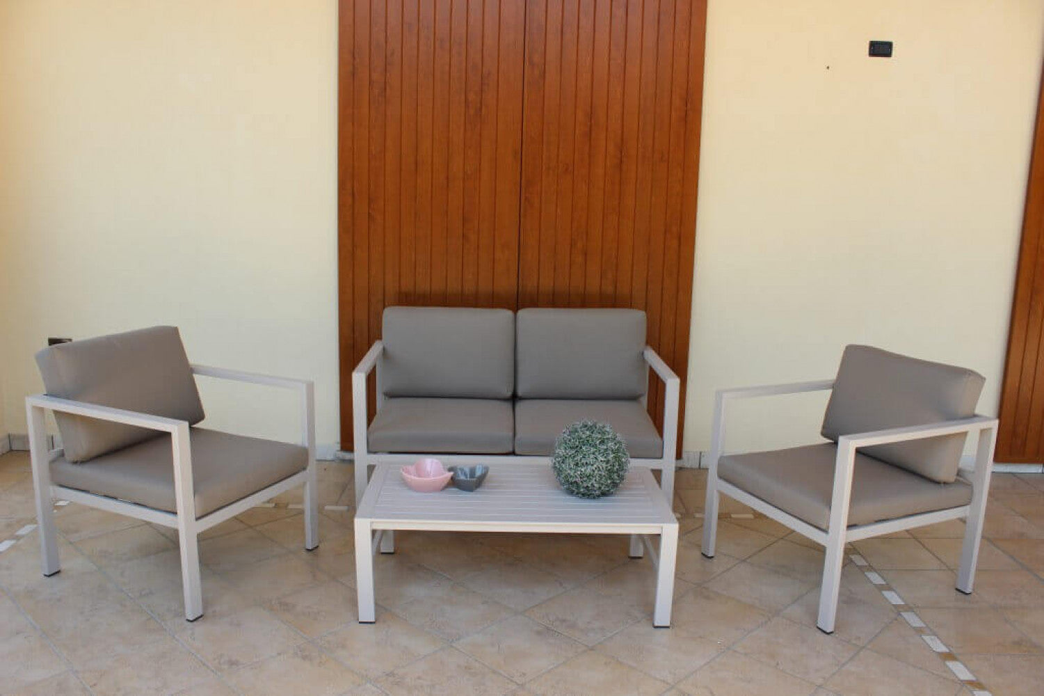 Set Salotto da Giardino Divano 2 Poltrone e Tavolino con Cuscini in Alluminio Tortora...