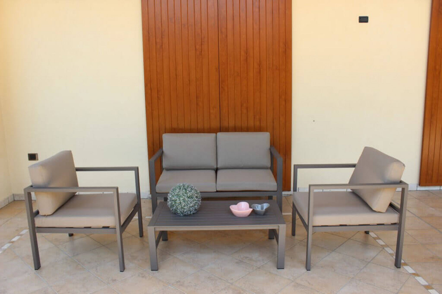 Set Salotto da Giardino Divano 2 Poltrone e Tavolino con Cuscini in Alluminio Taupe...