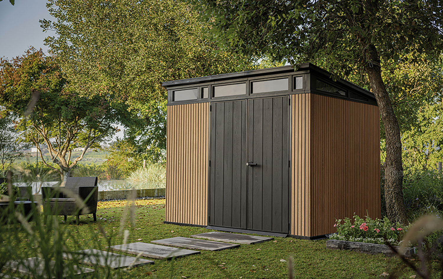 Casetta Box da Giardino Keter Signature Venetian Pent 7x9 in Resina Effetto Legno Marrone e Antracite...